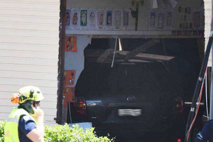 В Австралії автомобіль в'їхав в будівлю школи: двоє дітей загинули