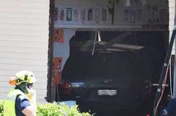 В Австралії автомобіль в'їхав в будівлю школи: двоє дітей загинули