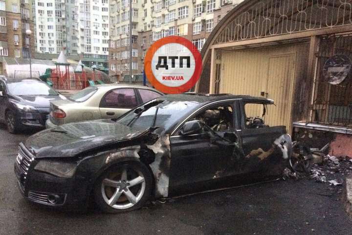 У Києві вибухнув автомобіль