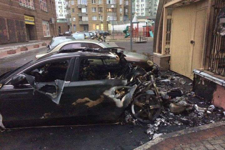 Авто, яке горіло сьогодні у Києві, належить водію Пивоварського