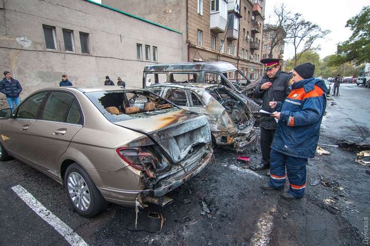 Поліція відкрила провадження через масові підпали автівок на вулицях Одеси