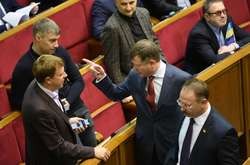 Хомутиннік прийшов у Раду з новим айфоном за $3 тис.