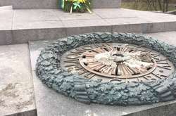 Полиция Киева ищет «цементных вандалов» из парка Славы