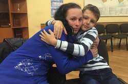 Мальчик с мамой