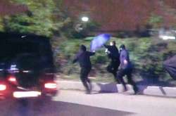 Біля аеропорту «Київ» побили журналістів, які чекали на приліт Медведчука