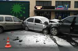 В Киеве столкнулись три автомобиля, есть погибший