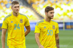 Артем Довбик (зліва)