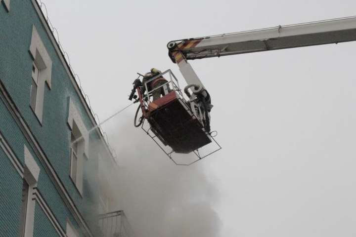 Рятувальники приборкали пожежу в ресторані в центрі Києва