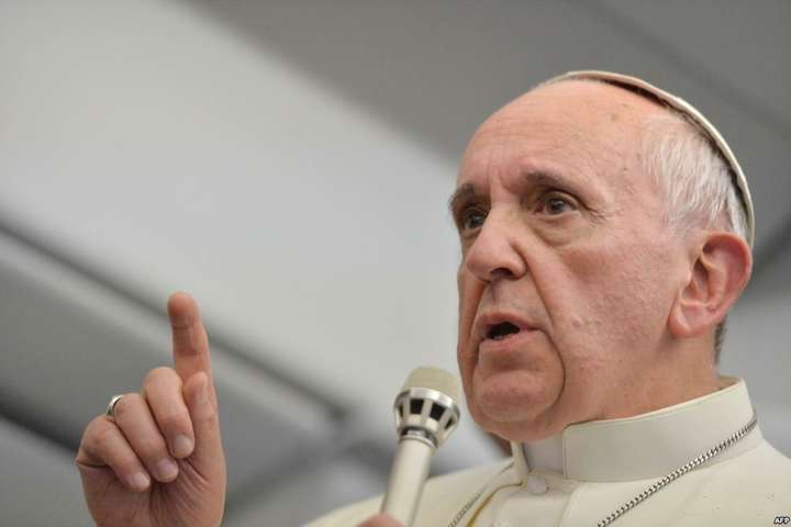 Меса - не шоу: Папа Римський засмучений безліччю смартфонів під час богослужінь