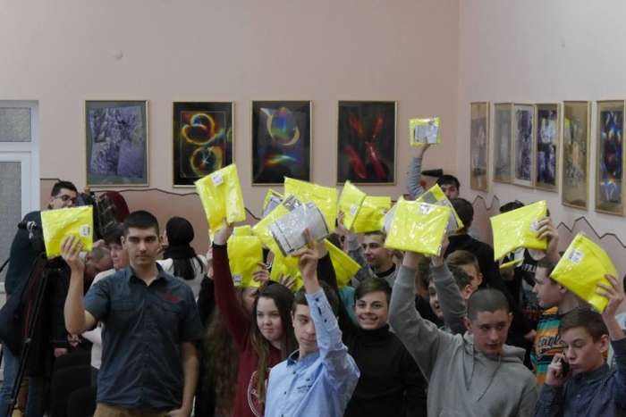 250 українських шкіл забезпечать світловідбиваючими жилетами