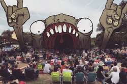 Милі та душевні жахи. Художник домальовує монстрів на звичайні фото