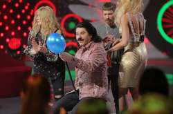 Звездный мастер-класс: Павло Зибров умеет надувать шарики ягодицами