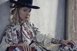 В сети опубликовали «закулисное» видео со съемок рекламы круизной коллекции Dior