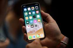 Китаец сделал девушке предложение из 25-ти iPhone X