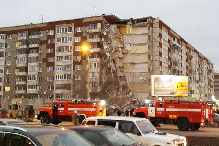 У російському Іжевську обвалився будинок: є жертви