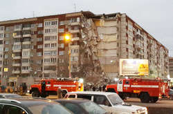 У російському Іжевську обвалився будинок: є жертви