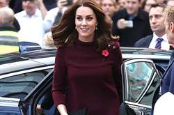 Беременная Кейт Миддлтон вышла в свет в платье модного осеннего оттенка