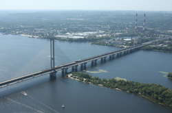 До уваги водіїв! Вихідними буде обмежено рух транспорту столичними мостами