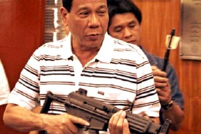 Скандальний президент Філіппін розповів, як вбив людину