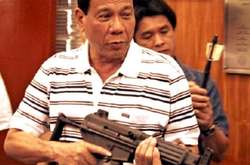 Скандальний президент Філіппін розповів, як вбив людину