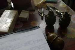 Поліцейські вилучили у мешканця Донеччини арсенал боєприпасів