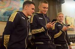 Новачки збірної України з футболу співають російські пісні (відео)