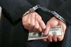 У Хмельницькому СБУ затримала на хабарі адвоката