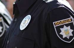 Поліцейському під час сварки вистрілили в лоба: правоохоронець знаходиться в комі