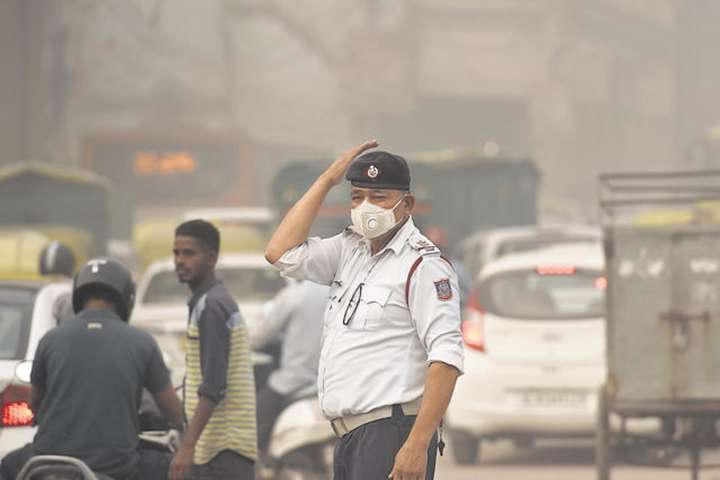 Забрудненість повітря в столиці Індії перевищила норми у 45 разів