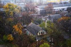 У Києві пішов сніг: фото та відео