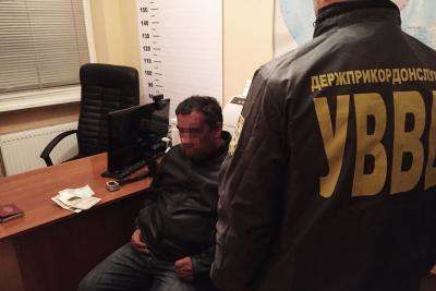 Громадянин Сербії намагався за хабар вивезти з України дитину без документів