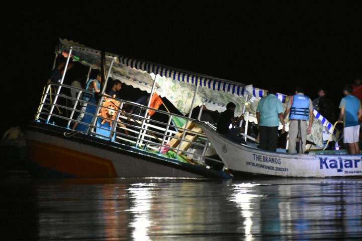 Аварія на воді: в Індії перекинувся човен з туристами