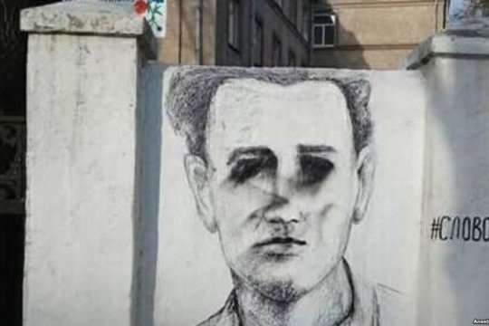 У Дніпрі вандали зіпсували портрет письменника Гончара