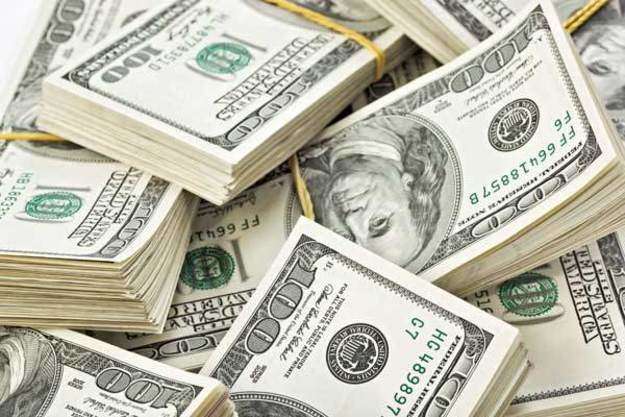 Українці вперше за три роки купили валюти більше, ніж продали