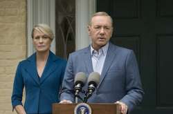 Сценаристы «Карточного домика» спешно переписывают 6 сезон после увольнения Кевина Спейси