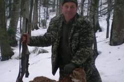 Соцмережі обурені: у Карпатах лісничі вполювали рись (фото)