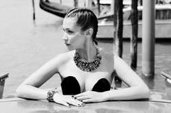 Звезда Victoria’s Secret снялась в изысканной фотосессии