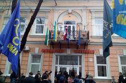 Провокация в Берегово: открыто уголовное производство, гастролеров ищут 