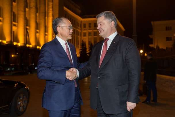 Порошенко закликав Світовий банк допомогти із впровадженням медреформи