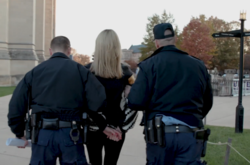 Украинскую активистку задержали за антироссийский протест в Вашингтоне