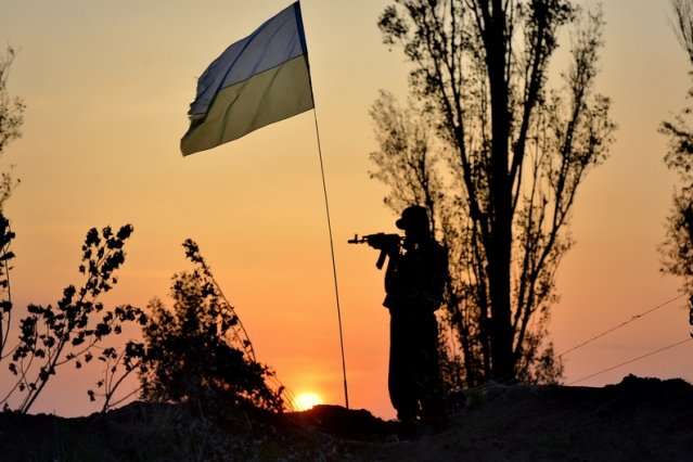 Бойовики гатять з важкого озброєння: поранено двоє українських бійців