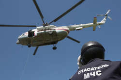 На місці падіння літака працюють рятувальники