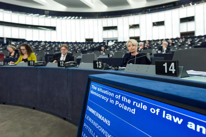 У Європарламенті хочуть ввести санкції проти Польщі