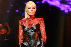 Турецкая певица и актриса Ажда Пеккан, которая шокирует вас своим возрастом