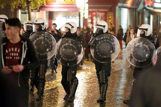 У Брюселі сотні людей атакували поліцію - вступилися за відомого репера