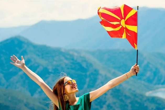 Парламент Македонії узаконив другу офіційну мову в країні