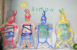 Весело и оригинально: несколько семей воссоздали рисунки своих детей на фотографиях