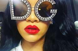 Рианна анонсировала красную помаду, «которая идет всем»