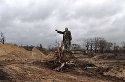 Найденный строителями памятник Ленину в Киеве демонтируют (видео)