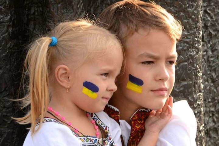 Лише дві дитини в Угорщині наразі офіційно навчаються українською мовою